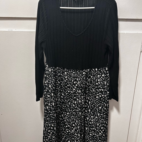 BloomChic Dresses & Skirts - Floral midi dress